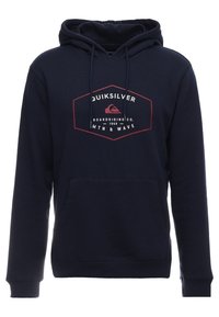 Námořnický modrý mikina s klokaní kapsou, šňůrkami a šesticípou grafikou na hrudi, která obsahuje nápis "QUIKSILVER" a logo hory.