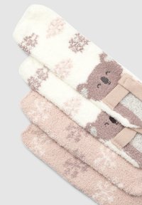 Calze morbide e colorate in crema, rosa e grigio. Presentano illustrazioni di koala e texture soffici, ideali per calore e comfort.