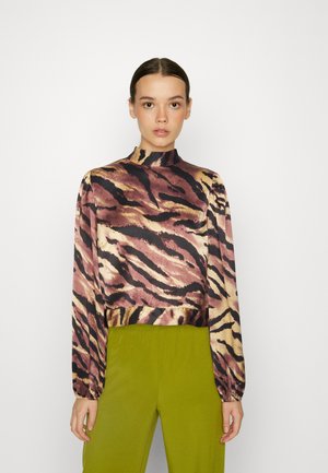 Pieces MONALISE LS OPEN BACK TOP - Blouse - chicory coffee