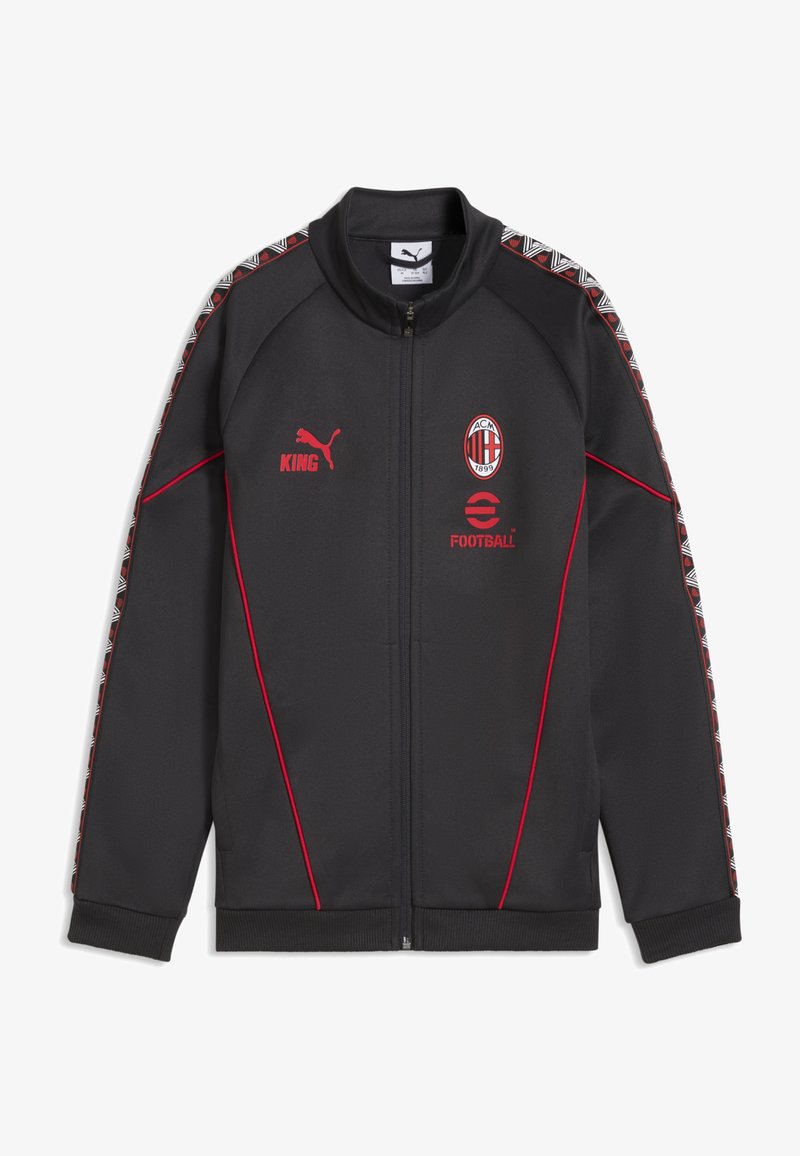 Veste de sport noire Puma avec logo rouge AC Milan, logo rouge Puma avec texte "KING", logo rouge "Football" et rayures à motifs sur les manches.