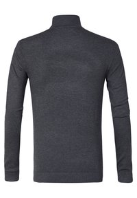 Dunkelgrauer Pullover mit hohem Kragen, langen Ärmeln sowie gerippten Bündchen und Saum. Weiche Textur, minimalistisches Design.