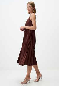 Jimmy Key STRAPPY U NECK MIDI  - Freizeitkleid - brown