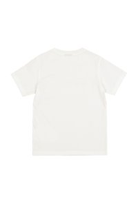 Camiseta de algodón blanca, con mangas cortas, cuello redondo, textura suave, sin marca visible, dobladillo recto, diseño sencillo.