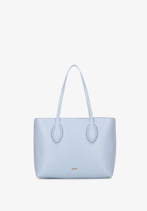 Sac fourre-tout bleu clair en matériau lisse, avec deux accents de poignées tressées et un petit logo métallique à l'avant.