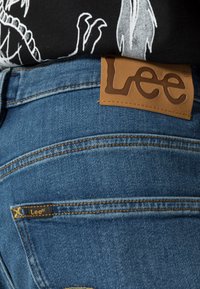 Lee BROOKLYN - Calças de ganga de perna direita - dark nelson