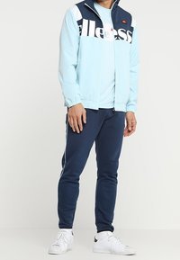 Ellesse Triko s potiskem - light blue