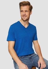s.Oliver MIT LOGO UND V-AUSSCHNITT - T-shirt basic - royalblau