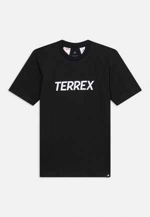 Zwart T-shirt met korte mouwen en een ronde hals met "TERREX" in dikke witte letters op de borst en een klein Adidas-logo label aan de zoom.