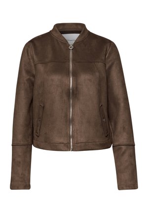 Veste bomber en daim marron avec fermeture éclair à l'avant, deux poches latérales à rabats boutonnés, et un col sans col.