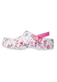 Zueco blanco con diseños coloridos y similares a dibujos animados. Cuenta con una tira trasera rosa, forma redondeada y suela texturizada. Hecho de un material duradero y flexible.