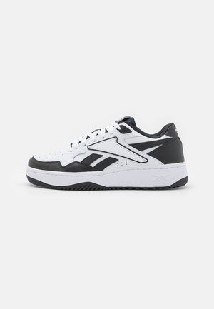 ATR CHILL - Sneaker low - black/footwear white