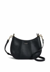 Borsa in pelle nera con forma arrotondata, caratterizzata da una finitura testurizzata, accessori in metallo dorato e una tracolla rimovibile.