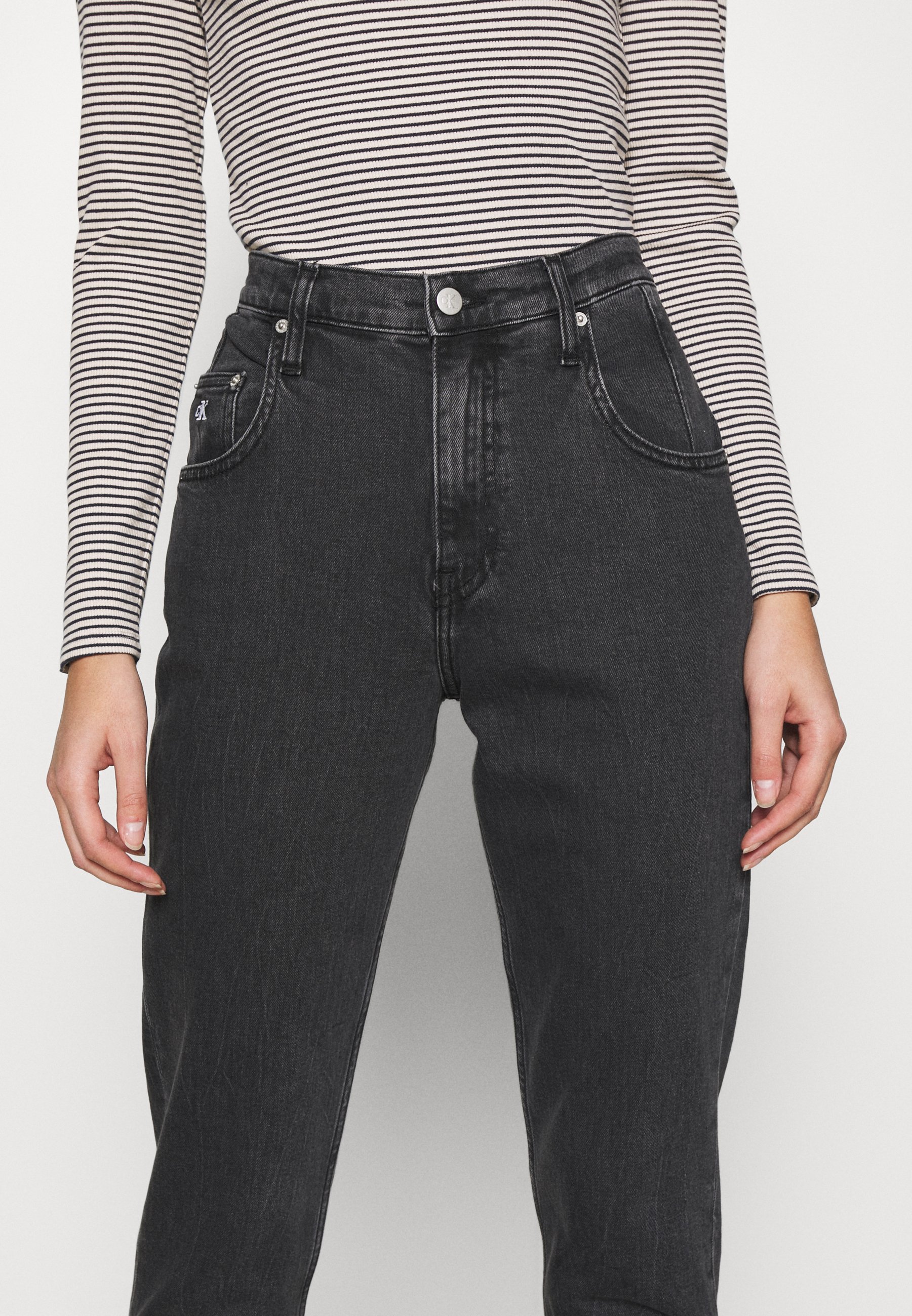 Calvin Klein Jeans MOM - Jeans Relaxed Fit - denim black/black denim -  Zalando.de