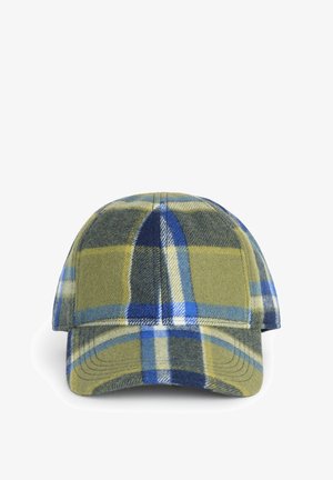 Gorra de béisbol con estampado de cuadros en azul, verde y beige, mostrada de frente sobre un fondo blanco.
