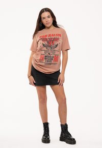 Paradiso Clothing VAN HALEN WORLD INVASION - Print T-shirt - pink