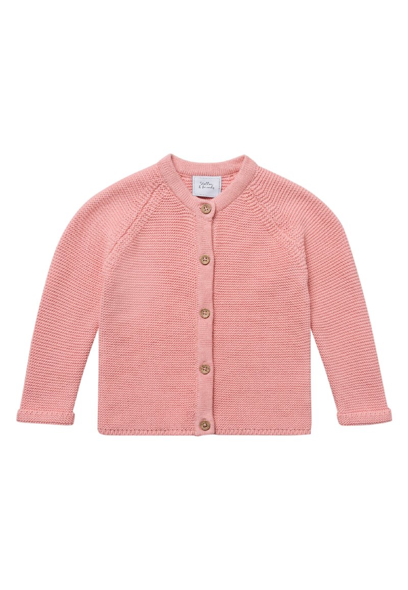 Cardigan rosa in cotone con maniche raglan, cinque bottoni in legno e motivo a maglia texturizzato. Presenta polsini arrotolati e un collo rotondo.