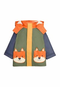 Waterdichte jas in groen, blauw en oranje. Heeft zakken in de vorm van een vossenhoofd, een gele sluiting aan de voorkant en een comfortabele voering op de kraag.