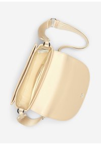 Beige Leder-Umhängetasche mit glatter Oberfläche, verstellbarem Tragegurt und einem einzigen Fach. Das Innere verfügt über ein Einschubfach und eine weiche Fütterung.