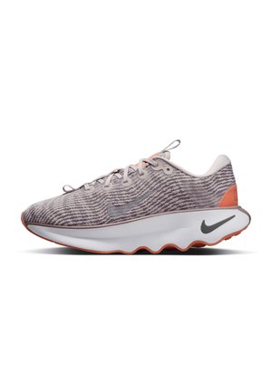 Nike Performance MOTIVA - Zapatillas running asfalto - platinum violet taupe grey light wild mango iron grey
