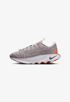 Nike Performance MOTIVA - Zapatillas running asfalto - platinum violet taupe grey light wild mango iron grey
