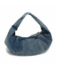 Borsa a tracolla in denim dalla forma arrotondata, colore blu scuro e una singola cinghia. Presenta una chiusura con zip e una superficie in tessuto strutturato.