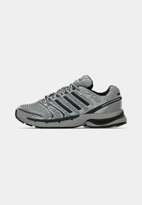 adidas Originals ADISTAR CONTROL - Treniņu apavi - grey two/core black/silver-coloured metallic