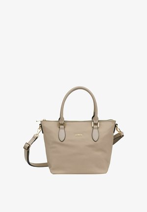 Bolso tote sintético beige con herrajes dorados, doble asa, correa para el hombro ajustable y cierre con cremallera. Textura suave y forma redondeada.