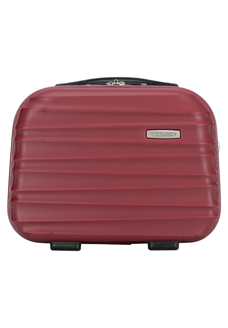 Röd hård resväska med horisontell ribbad struktur, svart topphandtag och silverfärgad hårdvara som visar "WITTCHEN"-logotypen.