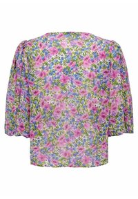 Blumenbluse mit einem bunten Muster aus pinken und blauen Blumen auf grünem Hintergrund, mit Puffärmeln und einer lässigen Passform.