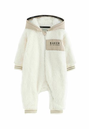 Witte teddy fleece onesie met beige accenten, ritsluiting en "BAKER" logo. Beschikt over ribgebreide manchetten en een gevoerde capuchon. Zacht, getextureerd materiaal.