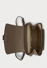 Lauren Ralph Lauren PEBBLED LEATHER MEDIUM CAMERYN BACKPACK - Hátitáska - taupe brown