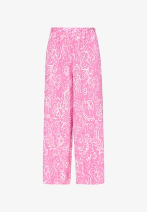 Roze bloemenbroek met een elastische tailleband, voorzien van een wit ingewikkeld patroon van bloemen en krullen op een gestructureerde stof.