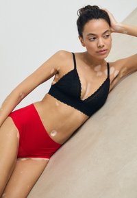 Spanx SPANXSUPERSMOOTH™ UNDIE-TECTABLE® BRIEF - Culotte - red