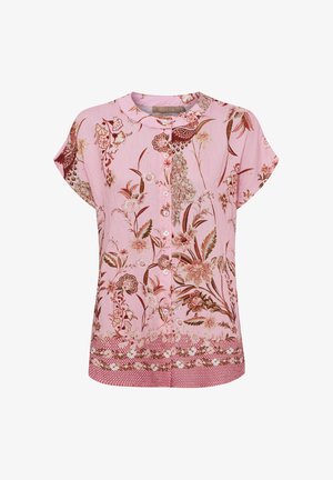 Pink kortærmet bluse med blomster- og fugleprint, rund halsudskæring, knaplukning foran og mønstret kantdetalje.