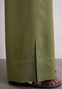 Thumbnail Image 4