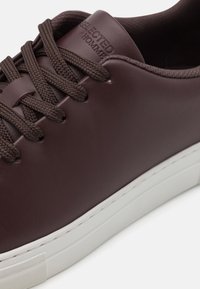 Selected Homme SLHDAVID - Sapatilhas - chocolate brown