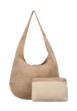 Beige ruskinds hobo taske med bred rem, kombineret med en mindre beige lynlåspung med lysebrun kant øverst.