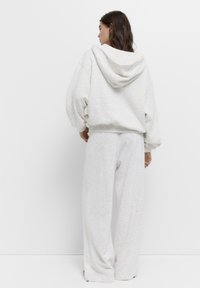 PULL&BEAR Kapucnis pulóver - light grey