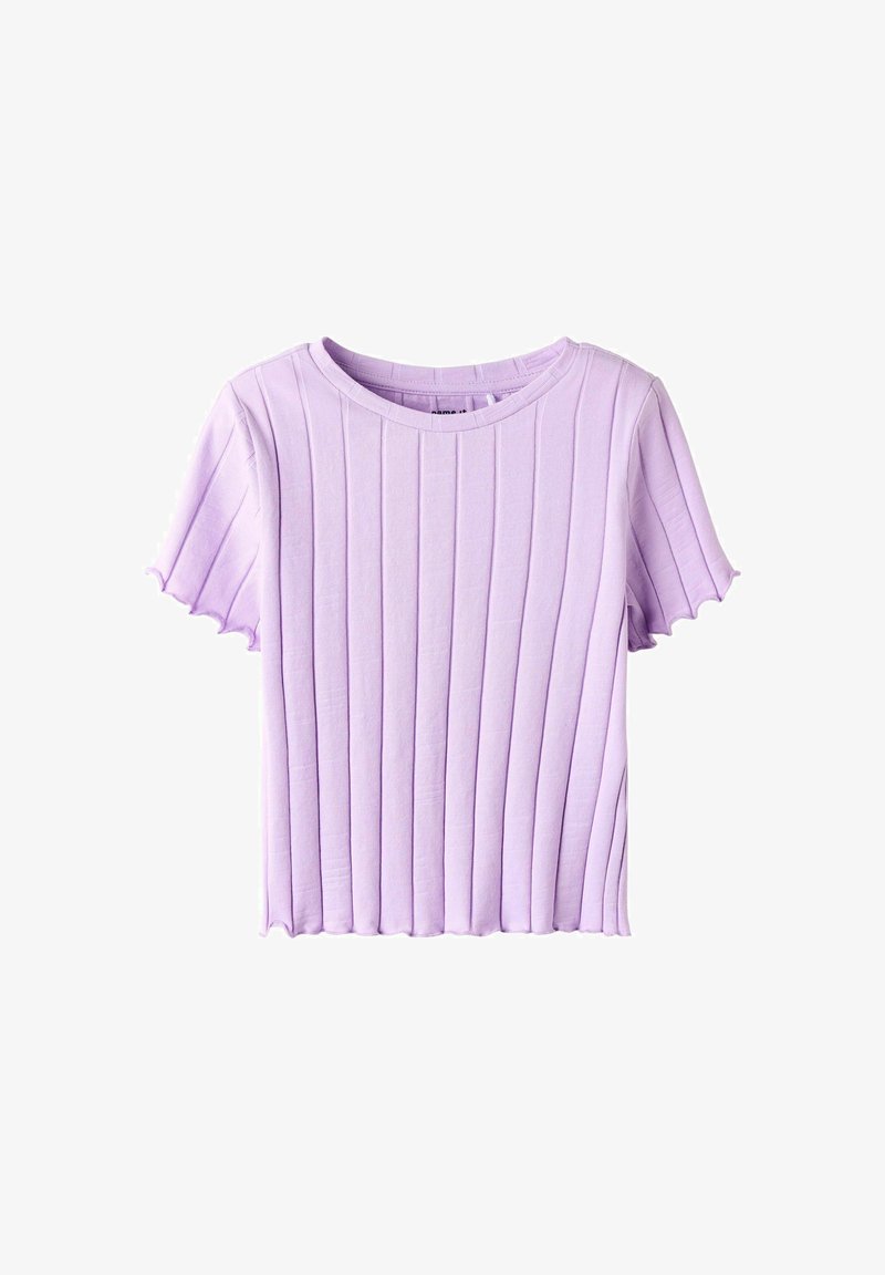 Fialové žebrované tričko s krátkým rukávem, kulatým výstřihem a vroubkovaným lemem. Obsahuje texturovanou látku se svislými pruhy.