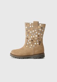 Bottines en suède marron avec un motif en forme de cœur en or métallique, argent et bronze. Présente une languette et une semelle en caoutchouc texturée.