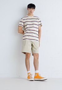 Lee STRIPE TEE - Nyomott mintás póló - greige