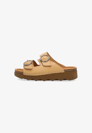 Læder slip-on sandal i tan med to justerbare sølvspænder og en tyk brun bølget sål.