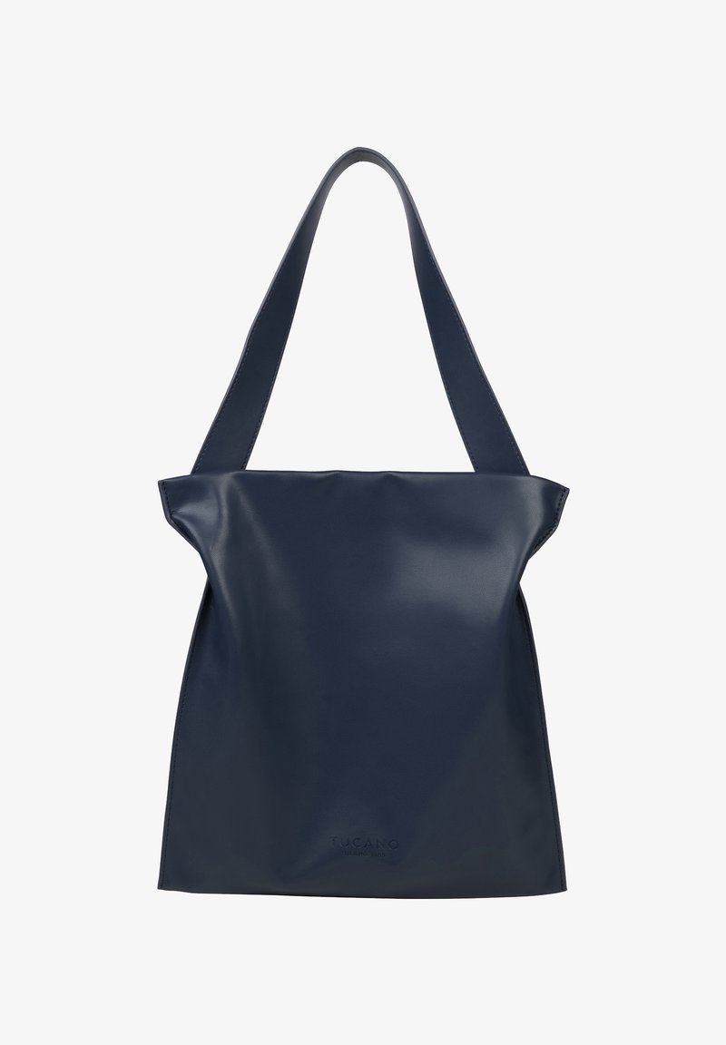Navy blauwe leren tote bag met een minimalistisch ontwerp, gekenmerkt door een slouchy vorm en dubbele platte handvaten. Subtiele branding aan de basis.