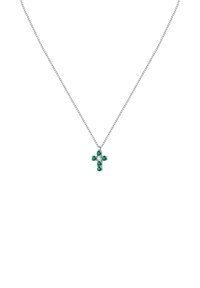 Collana in argento con pendente a croce smaltato di verde, adornato con gemme di smeraldo e chiare. Decorativa con dettagli intricati.