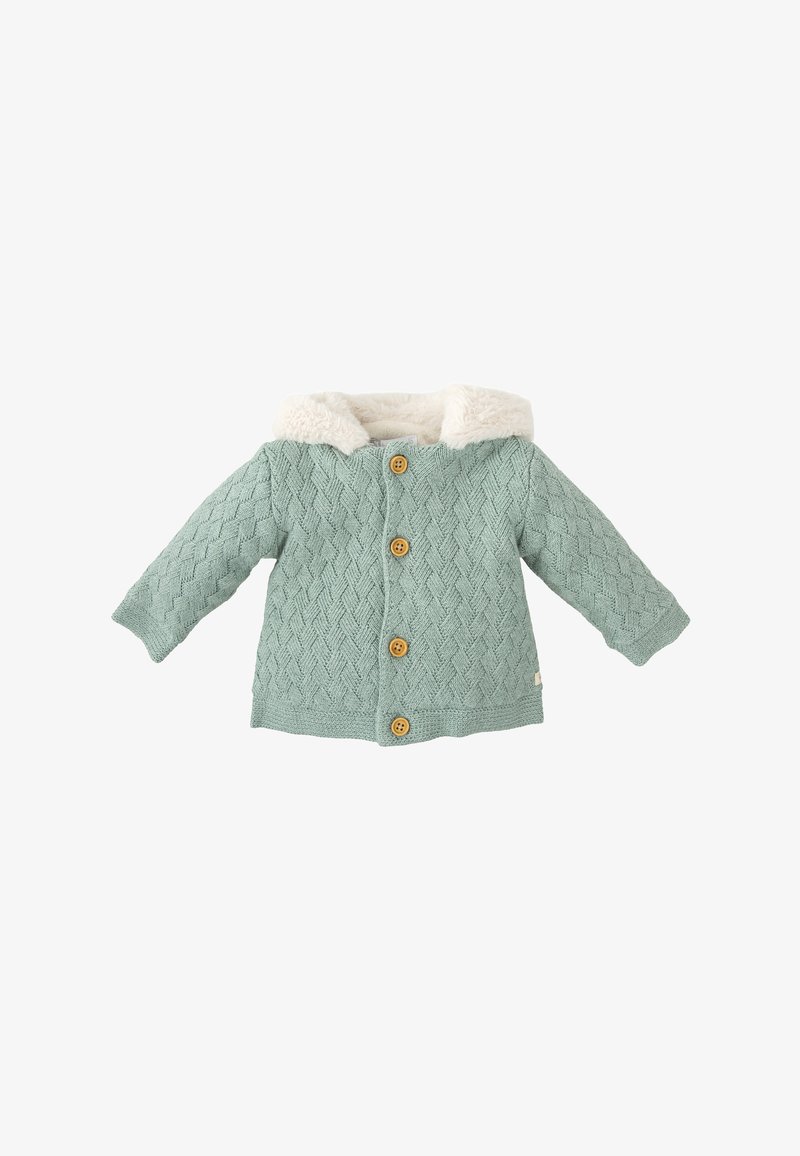 Chaqueta de punto verde menta con un patrón de diamantes, cuello de pelaje sintético crema y botones de madera. Mangas largas y dobladillo recto.