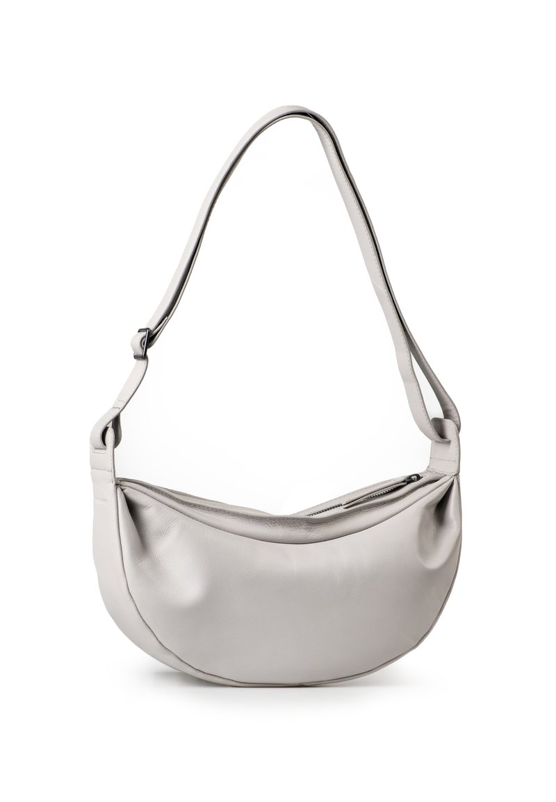 Borsa a spalla in pelle di colore grigio chiaro, con forma curvata, ampia tasca principale e tracolla regolabile. Dotata di chiusura con zip.