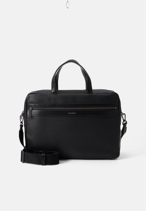 Sac d'ordinateur portable noir avec deux poignées, une bandoulière réglable, une poche frontale zippée et un matériau texturé lisse. Design rectangulaire.