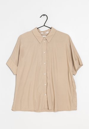 Beige kortærmet skjorte med knaplukning foran, klassisk krave og blødt stof, der har en afslappet pasform og lige søm.