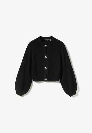 Cardigan negru scurt, realizat dintr-un material moale tricotat, prevăzut cu mâneci tip balon și cinci nasturi argintii lucioși în față. Detaliu cu tiv ondulat.