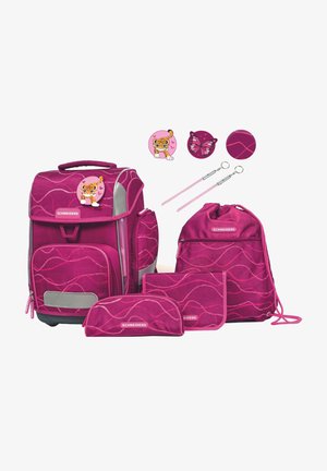 Roze schoolrugzakset bestaande uit een hoofdrugzak, een trekkoordtas, een etui en accessoires. Gemaakt met golvende patronen en tijgerkunst.